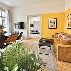 https://new-design-style-apartment-old-town-xxl.praguehotelsweb.com